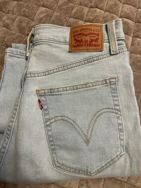 Levi's Women’s Light Blue Denim Jeans